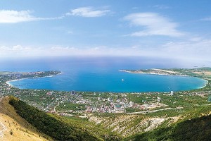 Геленджик, вид с вершины Маркотхского хребта.